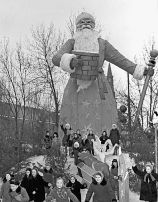 горка в Тайницком саду 1960 г.jpg