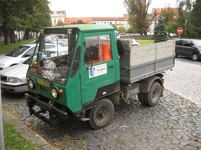 800px-Multicar_green_front_left.jpg